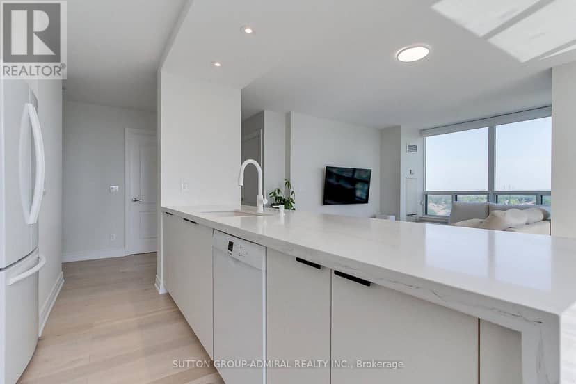 905 - 50 Disera Drive — photo 13 of 39