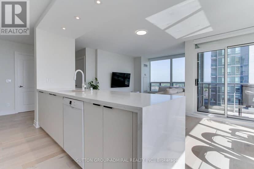 905 - 50 Disera Drive — photo 14 of 39