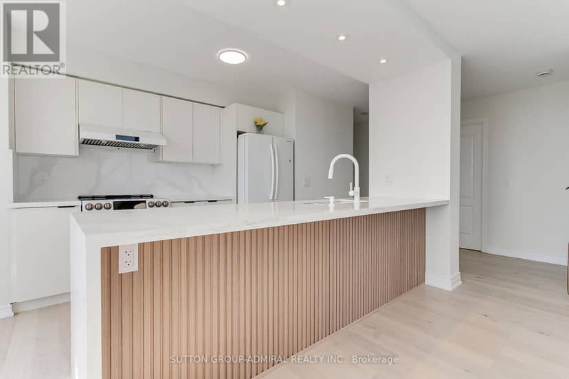 905 - 50 Disera Drive — photo 8 of 39
