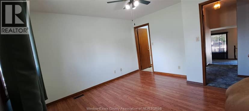 1635 Courtland Crescent — photo 7 of 33