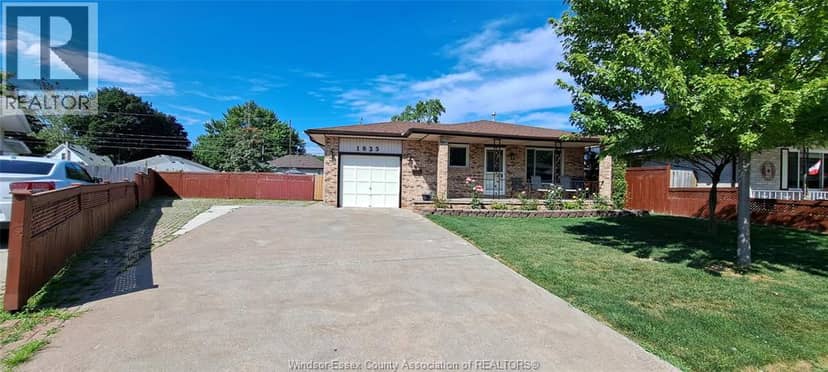 1635 Courtland Crescent — photo 32 of 33