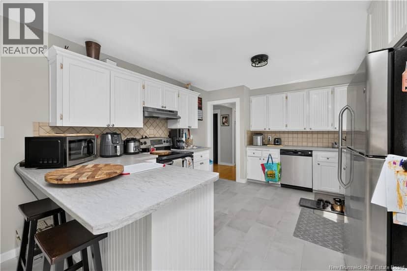 252 Buckingham Avenue — photo 11 of 40