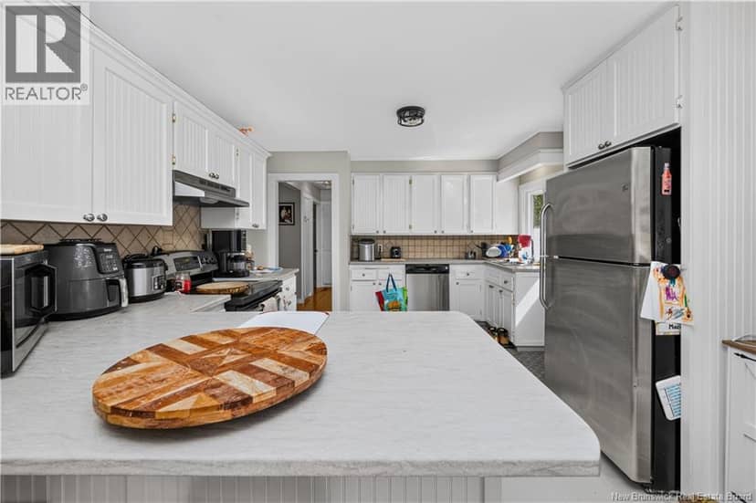 252 Buckingham Avenue — photo 12 of 40