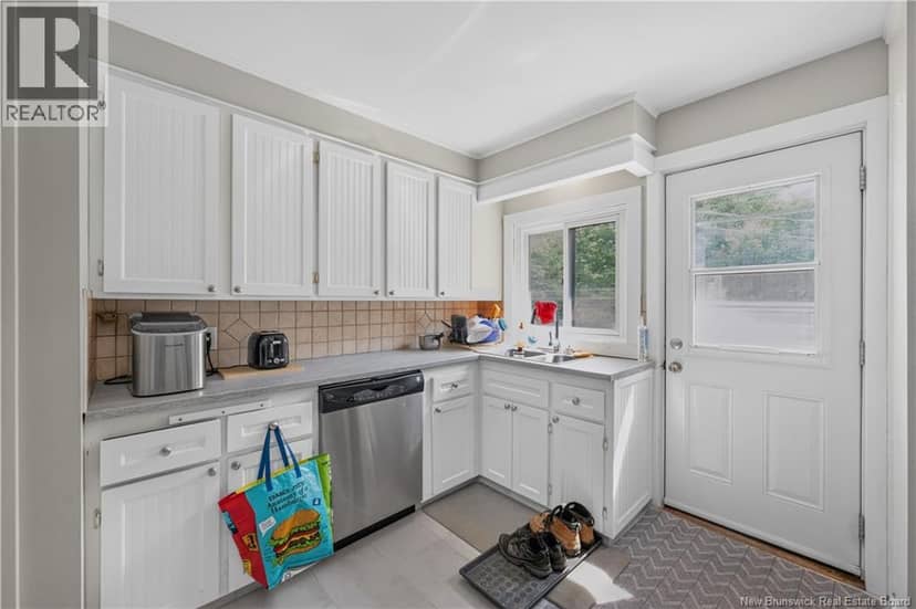 252 Buckingham Avenue — photo 14 of 40