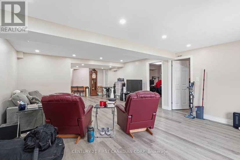 2608 Holbrook Drive — photo 34 of 40