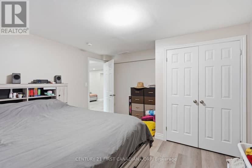 2608 Holbrook Drive — photo 36 of 40