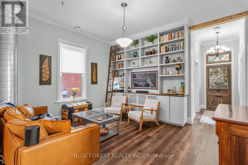 295 Buller Street — photo 5 of 40