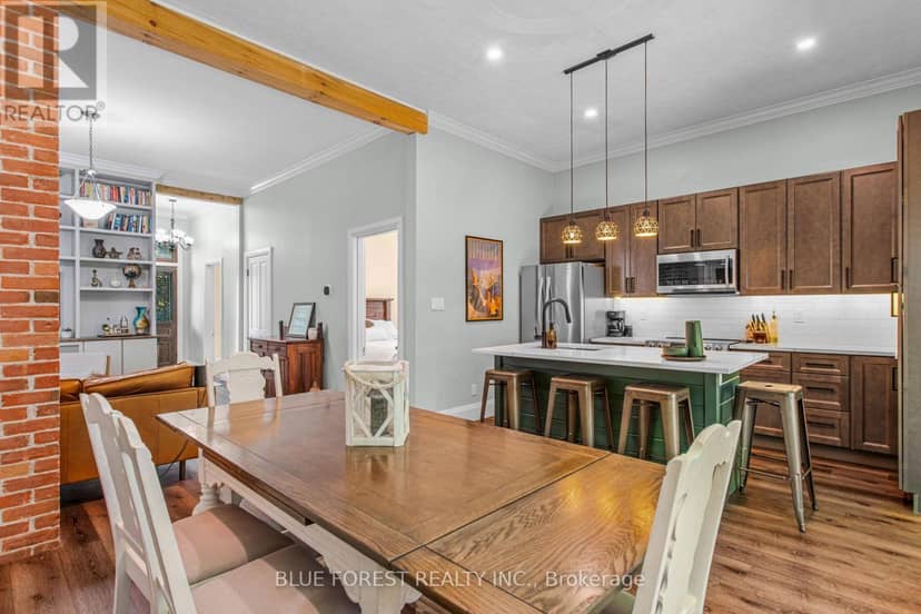 295 Buller Street — photo 8 of 40