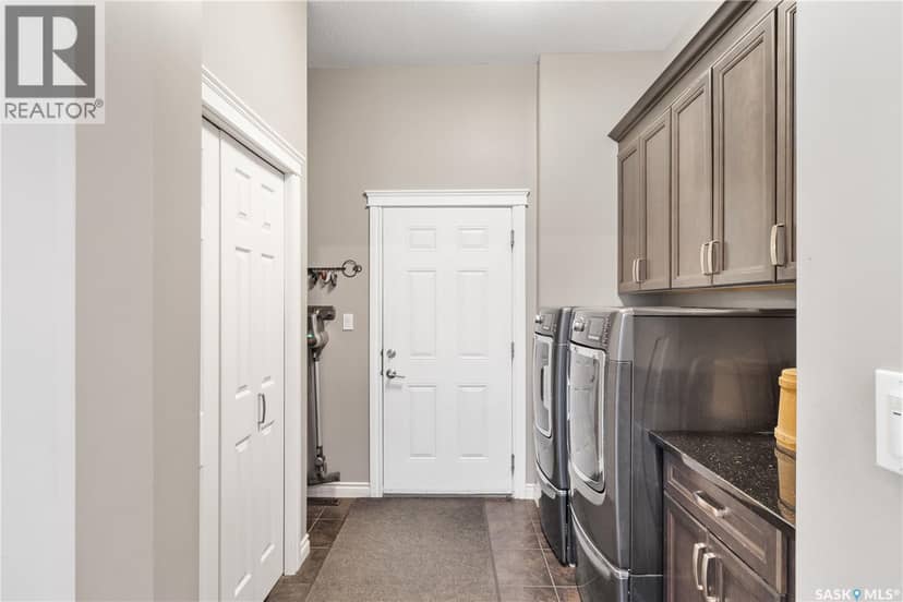 30 Pape DRIVE — photo 20 of 40