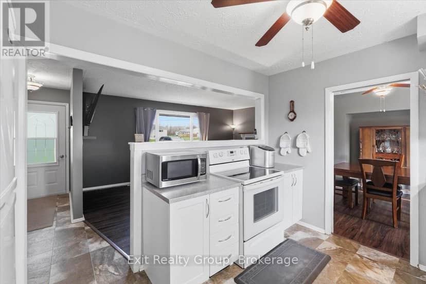 196 Elmwood Drive — photo 12 of 30