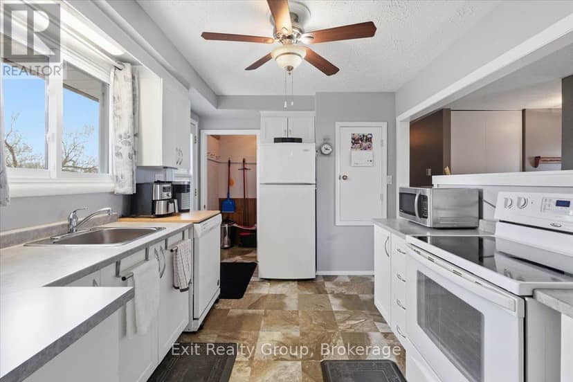 196 Elmwood Drive — photo 13 of 30