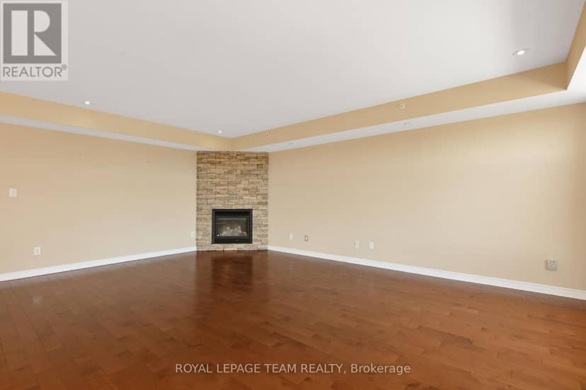 401 - 659 Sue Holloway Drive — photo 14 of 40