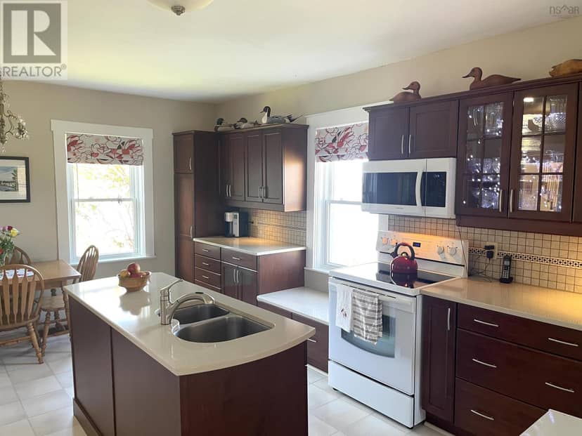 1729 Highway 6 — photo 11 of 40