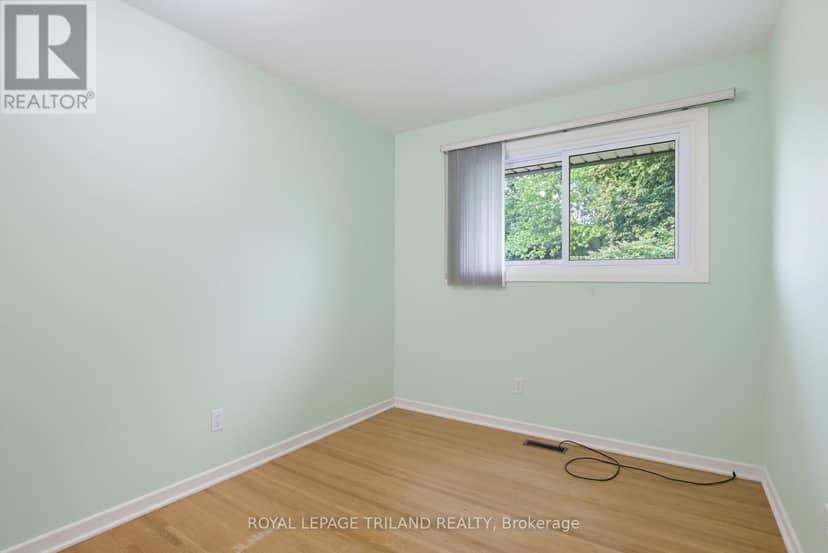 115 Champlain Crescent — photo 12 of 35