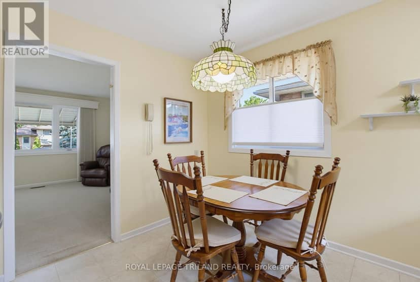 115 Champlain Crescent — photo 6 of 35