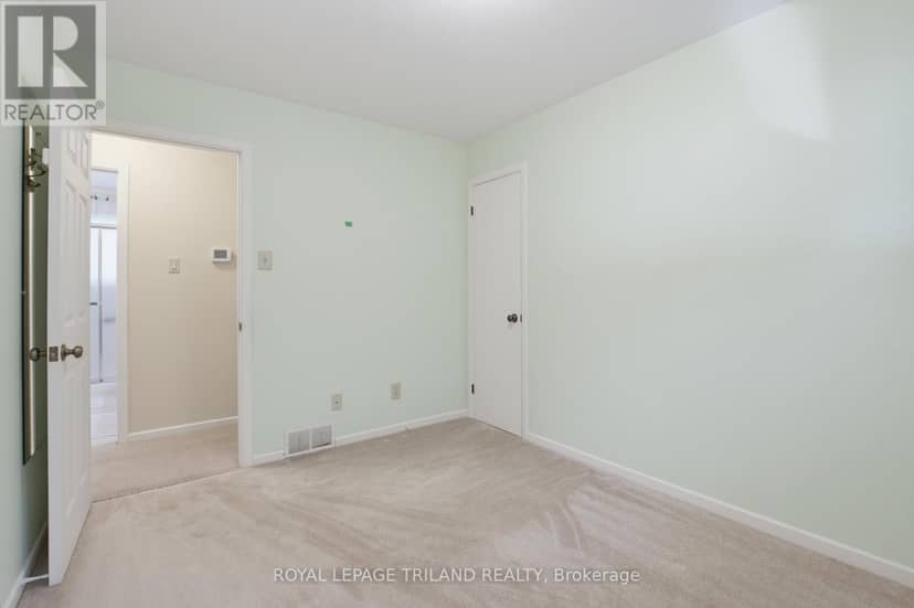 115 Champlain Crescent — photo 9 of 35