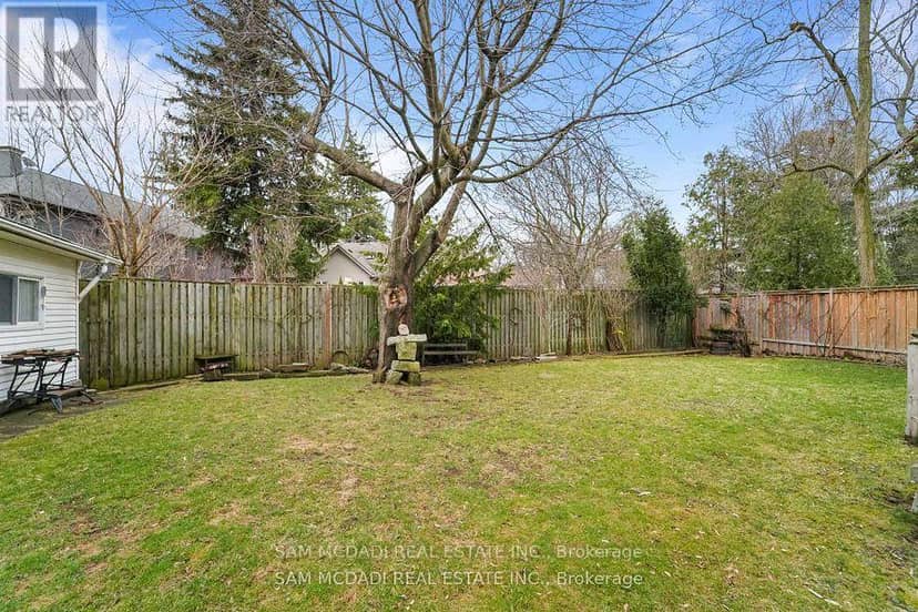 2470 Meadowood Crescent — photo 10 of 13