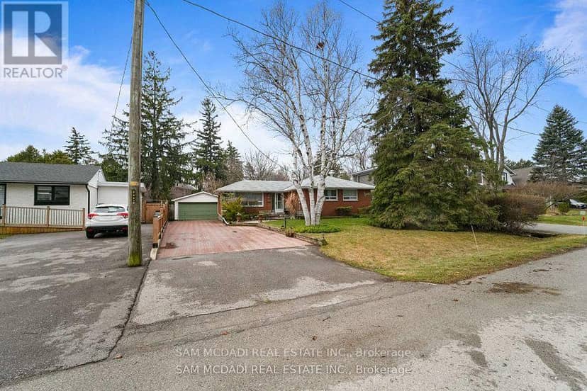 2470 Meadowood Crescent — photo 2 of 13