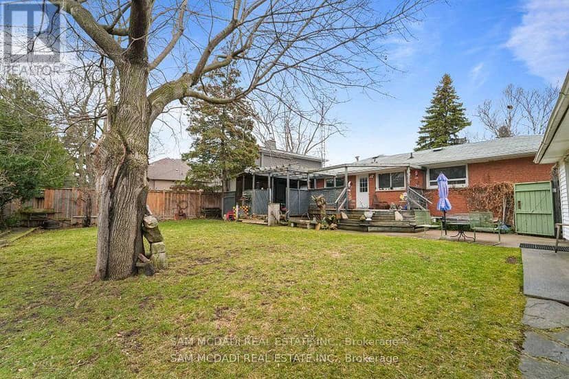 2470 Meadowood Crescent — photo 9 of 13