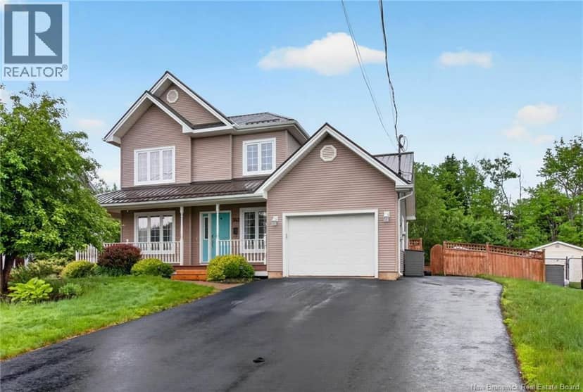 242 Doreen Crescent — photo 1 of 20