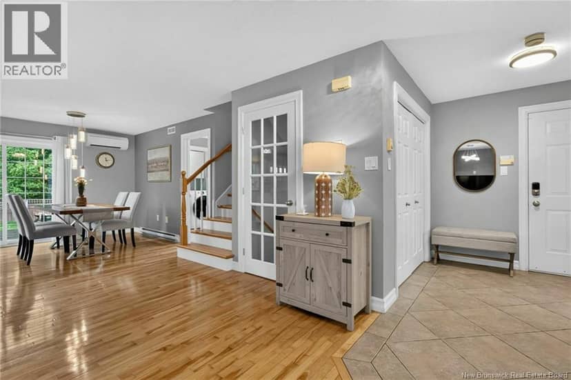 242 Doreen Crescent — photo 4 of 20