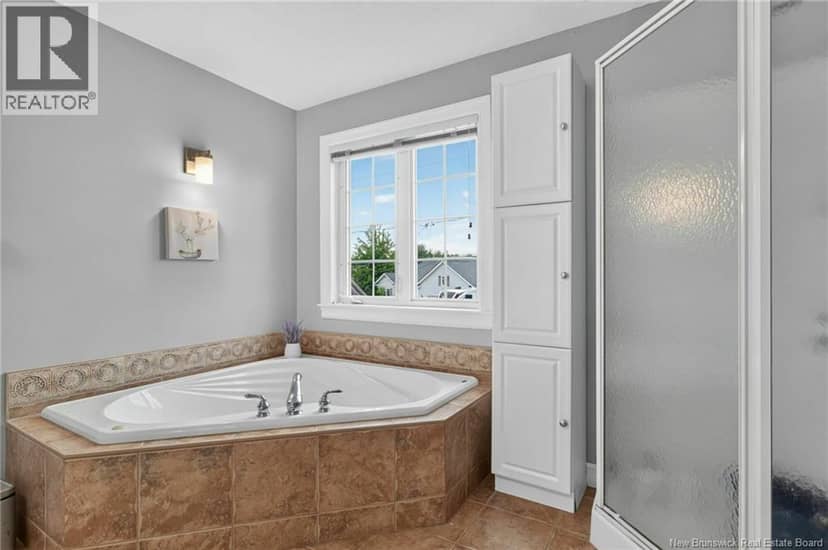 242 Doreen Crescent — photo 14 of 20