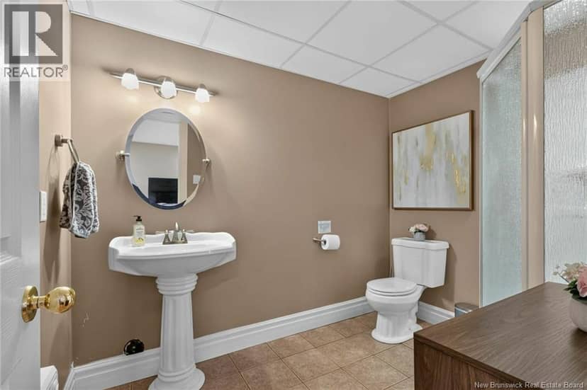 242 Doreen Crescent — photo 17 of 20