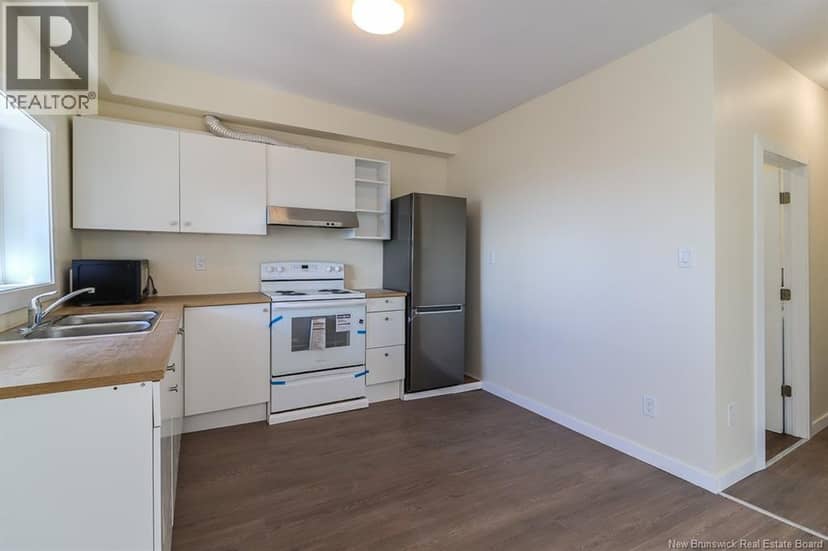 204-206 St. James W Street — photo 10 of 40