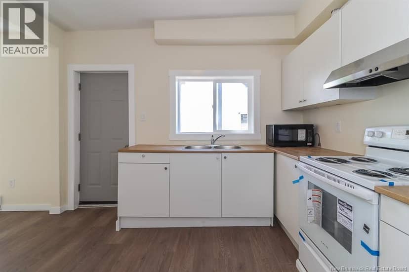 204-206 St. James W Street — photo 12 of 40