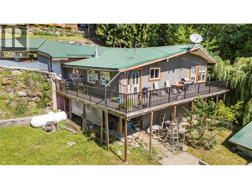 8749 Squilax-Anglemont Road, St. Ives