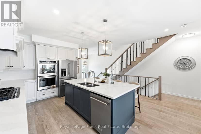 27 Shand Lane — photo 10 of 39