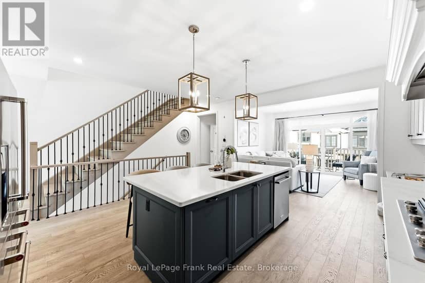 27 Shand Lane — photo 11 of 39