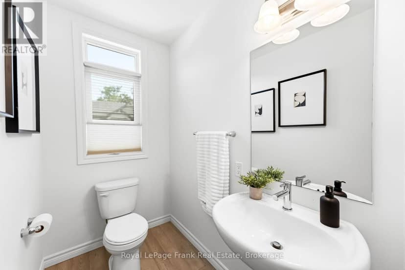 27 Shand Lane — photo 19 of 39