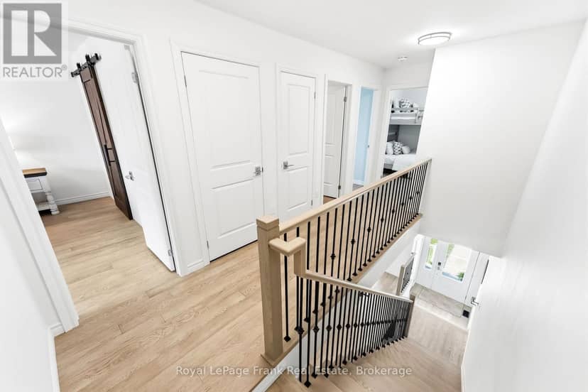 27 Shand Lane — photo 21 of 39