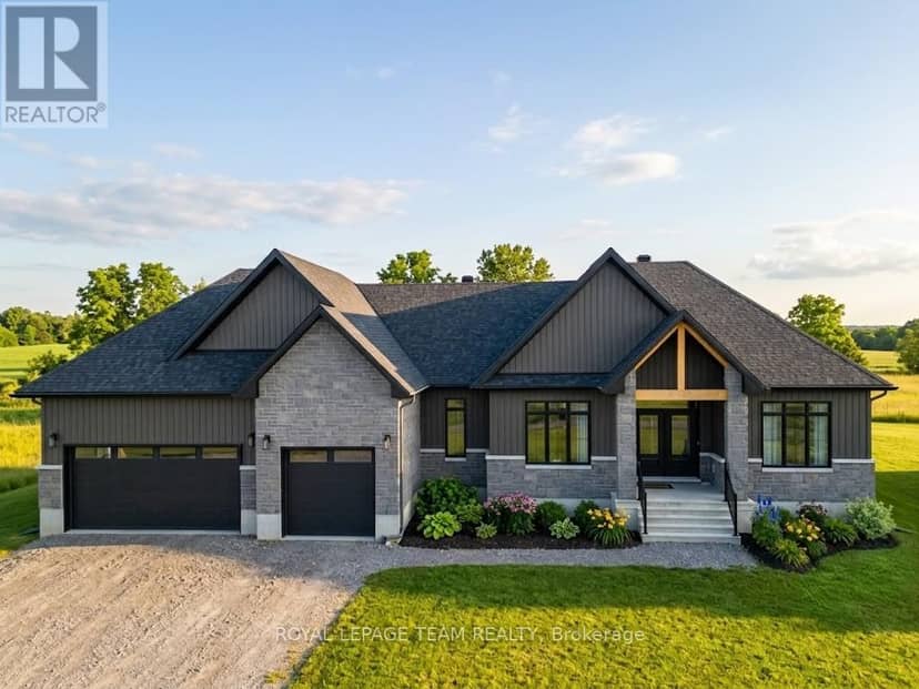 224 Trudeau Crescent — photo 1 of 40
