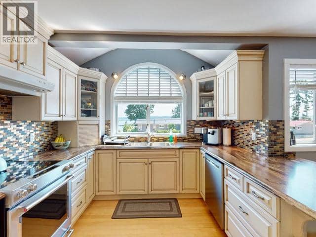 8206 CENTENNIAL DRIVE, Powell River, photo 6