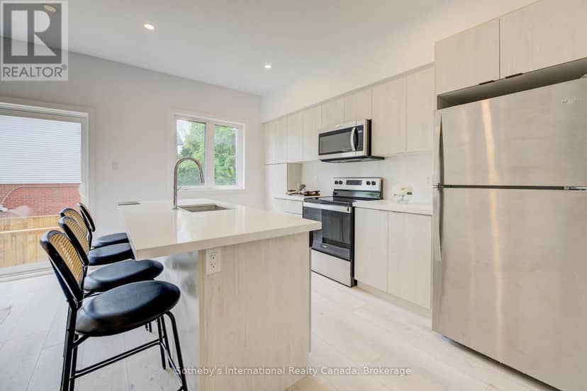 14 - 416 Dundas Street S — photo 10 of 39