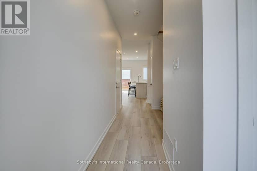 14 - 416 Dundas Street S — photo 5 of 39