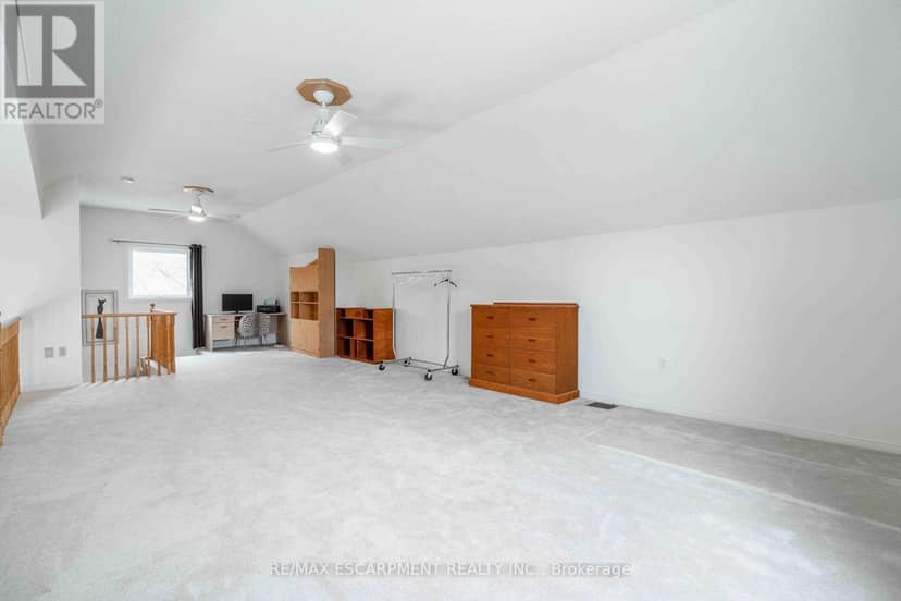 195 Silverbirch Boulevard — photo 20 of 40