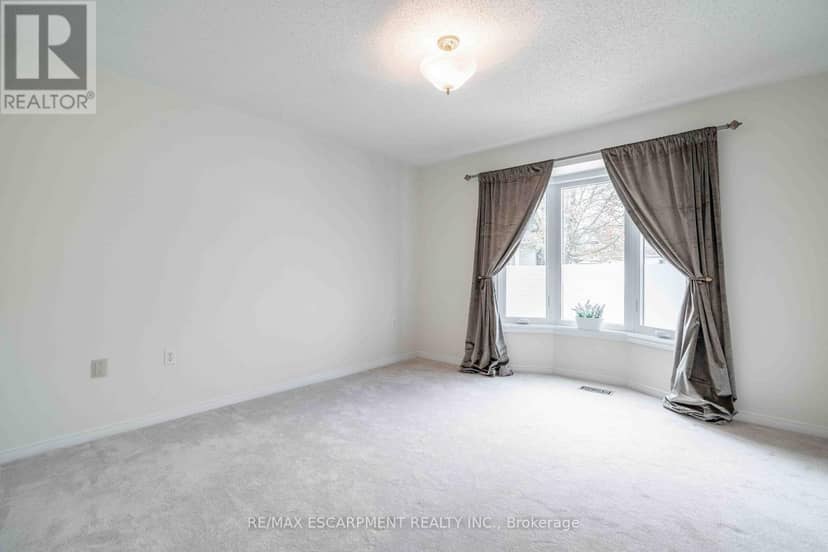 195 Silverbirch Boulevard — photo 24 of 40