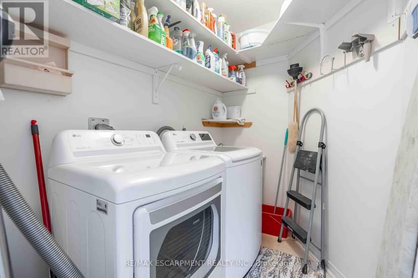 195 Silverbirch Boulevard — photo 27 of 40
