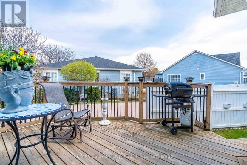 195 Silverbirch Boulevard — photo 33 of 40