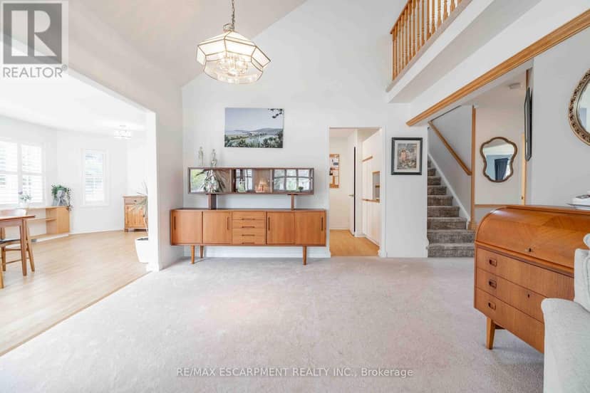 195 Silverbirch Boulevard — photo 9 of 40