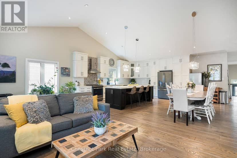 15 Saunders Street — photo 13 of 40
