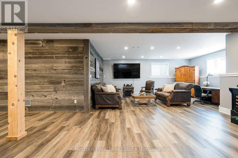 15 Saunders Street — photo 32 of 40
