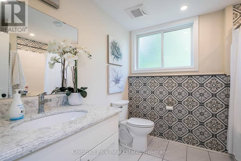 15 Saunders Street — photo 36 of 40