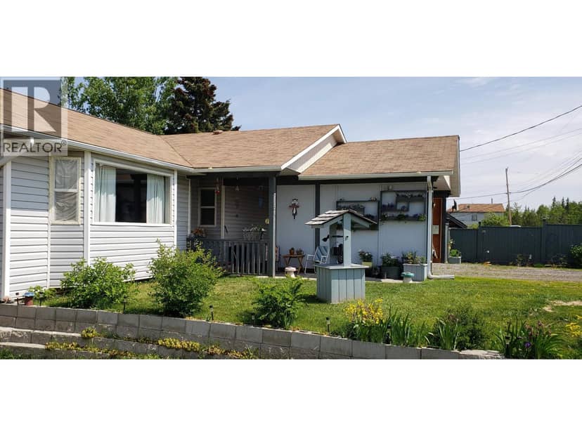 7036 93 MILE FRONTAGE ROAD, 100 Mile House