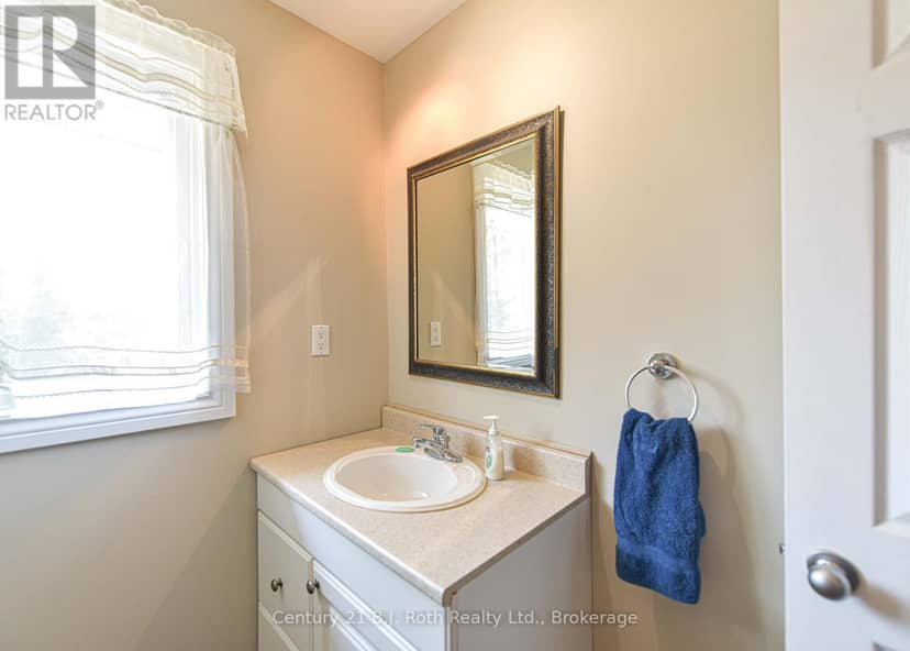 138 Lake Dalrymple Road — photo 32 of 40