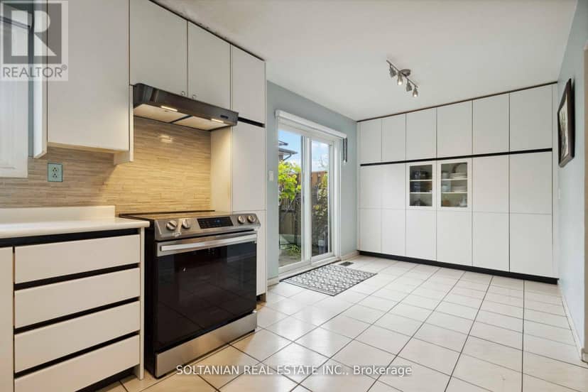 102 Elnathan Crescent — photo 15 of 32