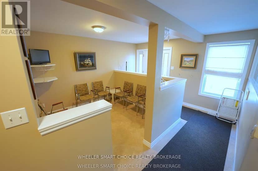 2135 Pitt Street — photo 11 of 40